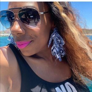 Meet your Posher, Martinique